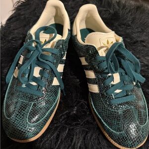 adidas Teal Snake-Print Gazelle with Cream Stripes 🔥 Wore 1x